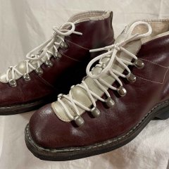 Size 38 1960s Vintage Ski Boots Beautiful Burgundy Colour